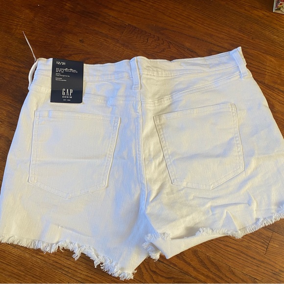 White Gap Shorts - Picture 3 of 3